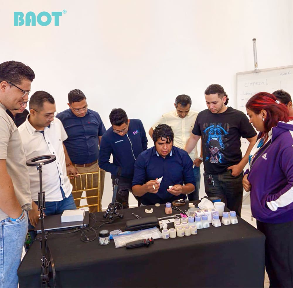 Мастер-класс по стоматологической керамике с Эрнесто Лариосом Монтано в Никарагуа